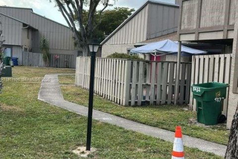 Touwnhouse à vendre à Lauderhill, Floride: 2 chambres, 80.64 m2 № 2032138 - photo 2