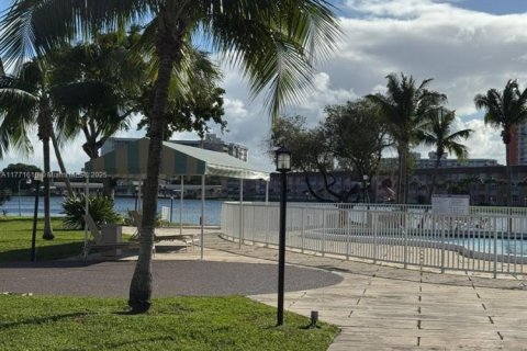 Condominio en venta en Miami, Florida, 1 dormitorio, 88.63 m2 № 1892028 - foto 20