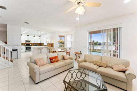 House in Pembroke Pines, Florida 4 bedrooms, 264.4 sq.m. № 1968090 - photo 10