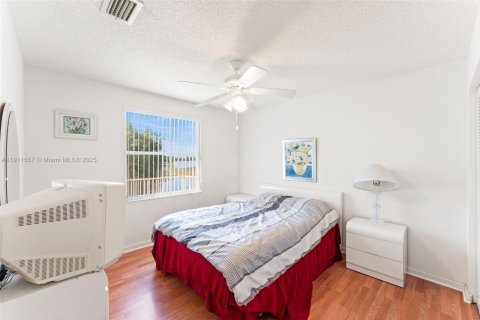 House in Pembroke Pines, Florida 4 bedrooms, 264.4 sq.m. № 1968090 - photo 19