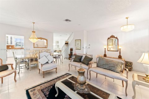 House in Pembroke Pines, Florida 4 bedrooms, 264.4 sq.m. № 1968090 - photo 5