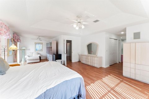 House in Pembroke Pines, Florida 4 bedrooms, 264.4 sq.m. № 1968090 - photo 14