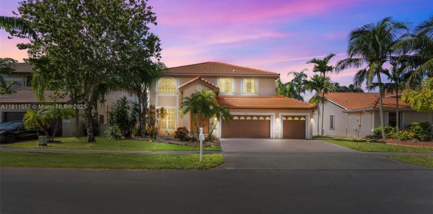 House in Pembroke Pines, Florida 4 bedrooms, 264.4 sq.m. № 1968090