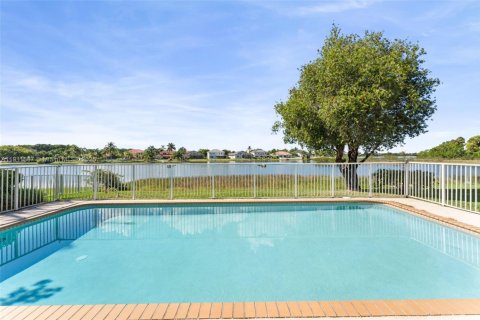 House in Pembroke Pines, Florida 4 bedrooms, 264.4 sq.m. № 1968090 - photo 30