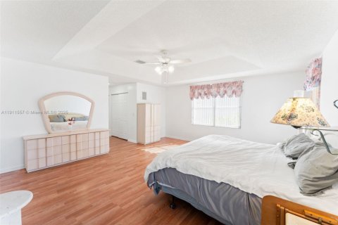 House in Pembroke Pines, Florida 4 bedrooms, 264.4 sq.m. № 1968090 - photo 18