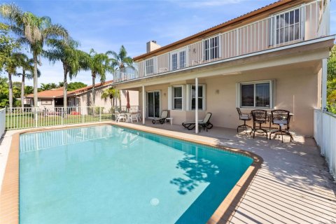 House in Pembroke Pines, Florida 4 bedrooms, 264.4 sq.m. № 1968090 - photo 29