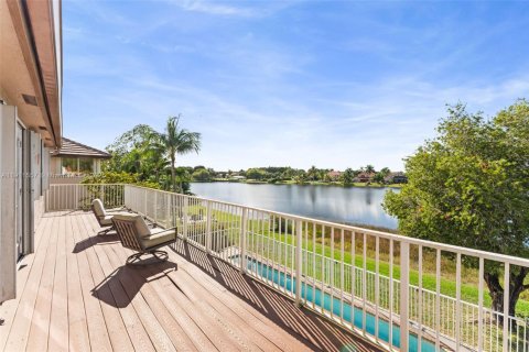 House in Pembroke Pines, Florida 4 bedrooms, 264.4 sq.m. № 1968090 - photo 16