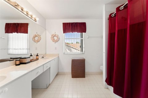 House in Pembroke Pines, Florida 4 bedrooms, 264.4 sq.m. № 1968090 - photo 26