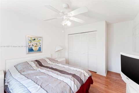 House in Pembroke Pines, Florida 4 bedrooms, 264.4 sq.m. № 1968090 - photo 20