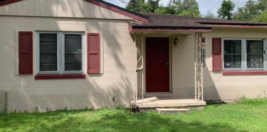House in Orlando, Florida 4 bedrooms, 165.92 sq.m. № 2406763