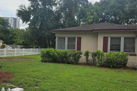 House in Orlando, Florida 4 bedrooms, 165.92 sq.m. № 2406763 - photo 3