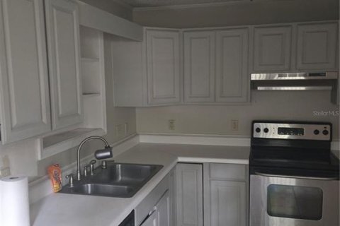 House in Orlando, Florida 4 bedrooms, 165.92 sq.m. № 2406763 - photo 14