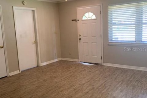 House in Orlando, Florida 4 bedrooms, 165.92 sq.m. № 2406763 - photo 8