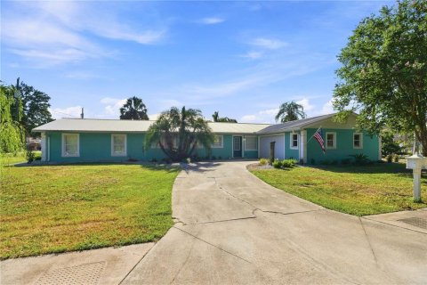 Villa ou maison à vendre à Crystal River, Floride: 3 chambres, 252.32 m2 № 2296665 - photo 2