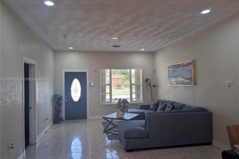 Villa ou maison à vendre à Miami Gardens, Floride: 3 chambres, 164.53 m2 № 2295931 - photo 11