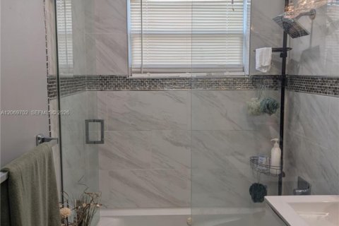 Villa ou maison à vendre à Miami Gardens, Floride: 3 chambres, 164.53 m2 № 2295931 - photo 27
