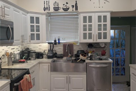 Villa ou maison à vendre à Miami Gardens, Floride: 3 chambres, 164.53 m2 № 2295931 - photo 15