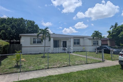 Villa ou maison à Miami Gardens, Floride 3 chambres, 164.53 m2 № 2295931