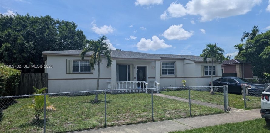 Villa ou maison à Miami Gardens, Floride 3 chambres, 164.53 m2 № 2295931
