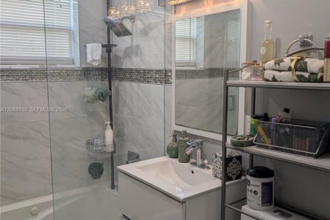 Villa ou maison à vendre à Miami Gardens, Floride: 3 chambres, 164.53 m2 № 2295931 - photo 28