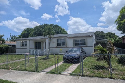 Villa ou maison à vendre à Miami Gardens, Floride: 3 chambres, 164.53 m2 № 2295931 - photo 8