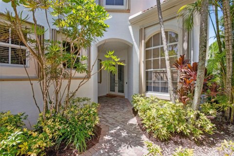 House in Palm Beach Gardens, Florida 4 bedrooms, 248.79 sq.m. № 2262269 - photo 2