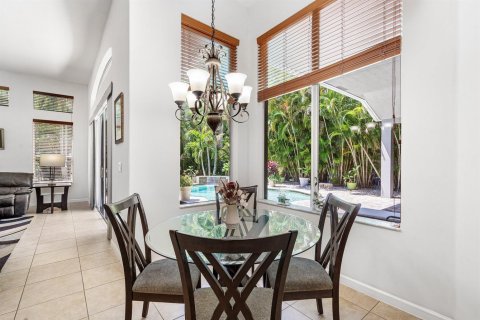 House in Lake Worth, Florida 4 bedrooms, 257.71 sq.m. № 2181718 - photo 11
