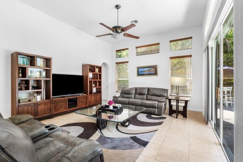 House in Lake Worth, Florida 4 bedrooms, 257.71 sq.m. № 2181718 - photo 13