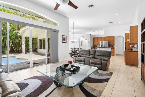 House in Lake Worth, Florida 4 bedrooms, 257.71 sq.m. № 2181718 - photo 15
