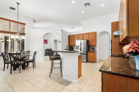 House in Lake Worth, Florida 4 bedrooms, 257.71 sq.m. № 2181718 - photo 12