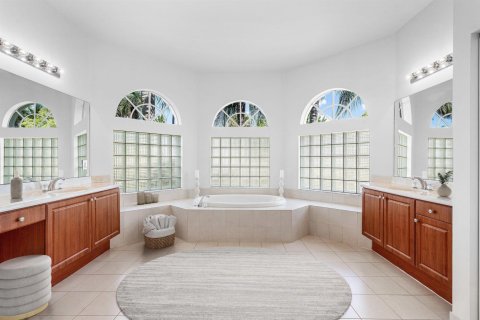House in Lake Worth, Florida 4 bedrooms, 257.71 sq.m. № 2181718 - photo 19