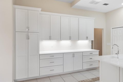 Купить виллу или дом в Палм Сити, Флорида 3 комнаты, 274.99м2, № 2175578 - фото 25