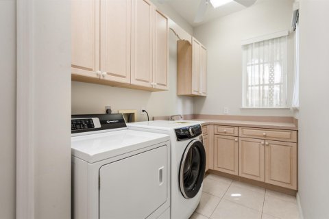 Купить виллу или дом в Палм Сити, Флорида 3 комнаты, 274.99м2, № 2175578 - фото 11