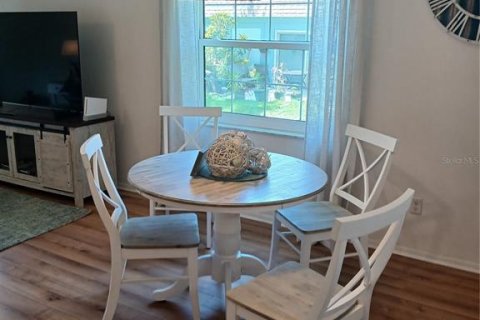 Condo in Dunedin, Florida, 2 bedrooms № 2207885 - photo 8