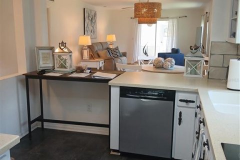 Condo in Dunedin, Florida, 2 bedrooms № 2207885 - photo 7