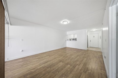 Condominio en venta en Lakeland, Florida, 2 dormitorios, 78.04 m2 № 2258593 - foto 9