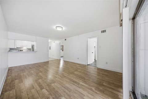 Condominio en venta en Lakeland, Florida, 2 dormitorios, 78.04 m2 № 2258593 - foto 11