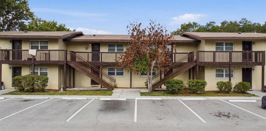 Condominio en Lakeland, Florida, 2 dormitorios № 2258593