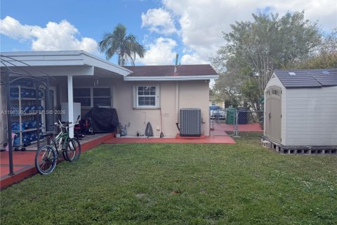 Villa ou maison à vendre à Miami, Floride: 6 chambres, 210.7 m2 № 2025662 - photo 10