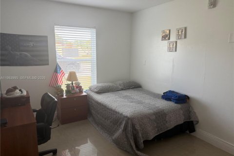 Villa ou maison à vendre à Miami, Floride: 6 chambres, 210.7 m2 № 2025662 - photo 21
