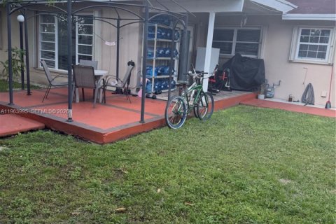 Villa ou maison à vendre à Miami, Floride: 6 chambres, 210.7 m2 № 2025662 - photo 9