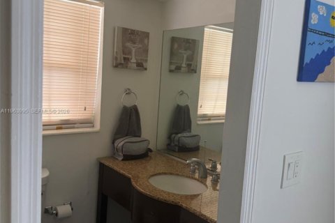 Villa ou maison à vendre à Miami, Floride: 6 chambres, 210.7 m2 № 2025662 - photo 27