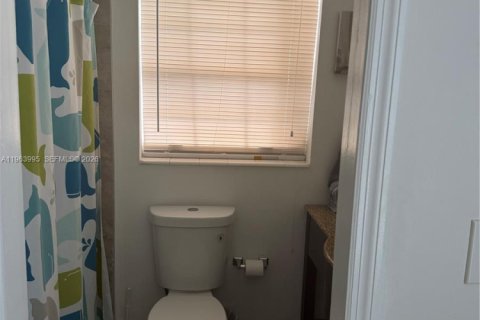 Villa ou maison à vendre à Miami, Floride: 6 chambres, 210.7 m2 № 2025662 - photo 30