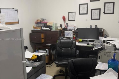 Villa ou maison à vendre à Miami, Floride: 6 chambres, 210.7 m2 № 2025662 - photo 17