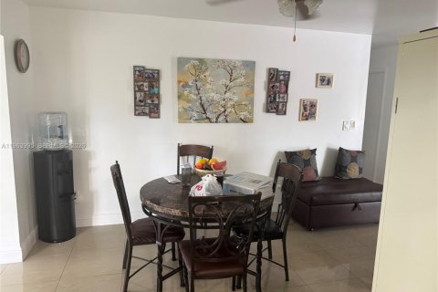 Villa ou maison à vendre à Miami, Floride: 6 chambres, 210.7 m2 № 2025662 - photo 16