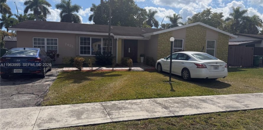 Villa ou maison à Miami, Floride 6 chambres, 210.7 m2 № 2025662