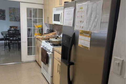 Villa ou maison à vendre à Miami, Floride: 6 chambres, 210.7 m2 № 2025662 - photo 13