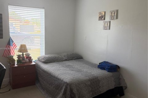 Villa ou maison à vendre à Miami, Floride: 6 chambres, 210.7 m2 № 2025662 - photo 22