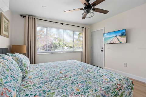 House in Largo, Florida 4 bedrooms, 122.45 sq.m. № 1833293 - photo 18