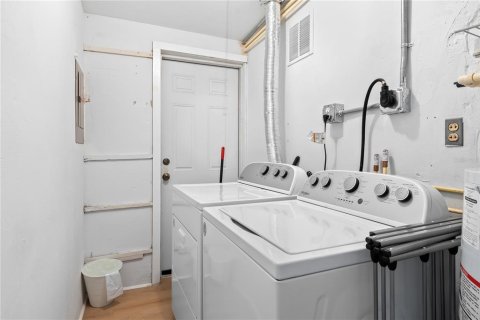 House in Largo, Florida 4 bedrooms, 122.45 sq.m. № 1833293 - photo 24